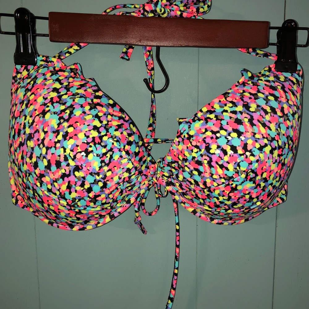 Victoria’s Secret || 36 DD Ruffle Bikini Top